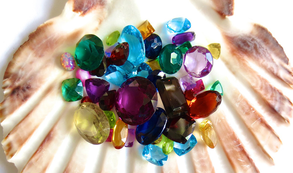 seashell of gemstones